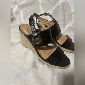 Abella True Comfort Black and Tan Wedge Sandals Sz 8